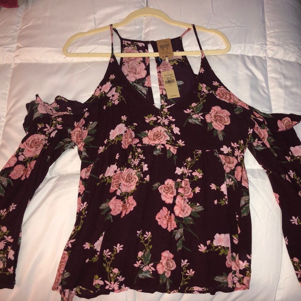 Shoulder cut out shirt